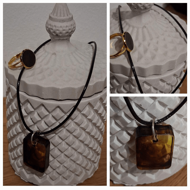 Collier et bague en résine 